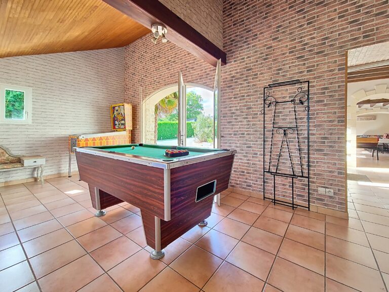 pooltable