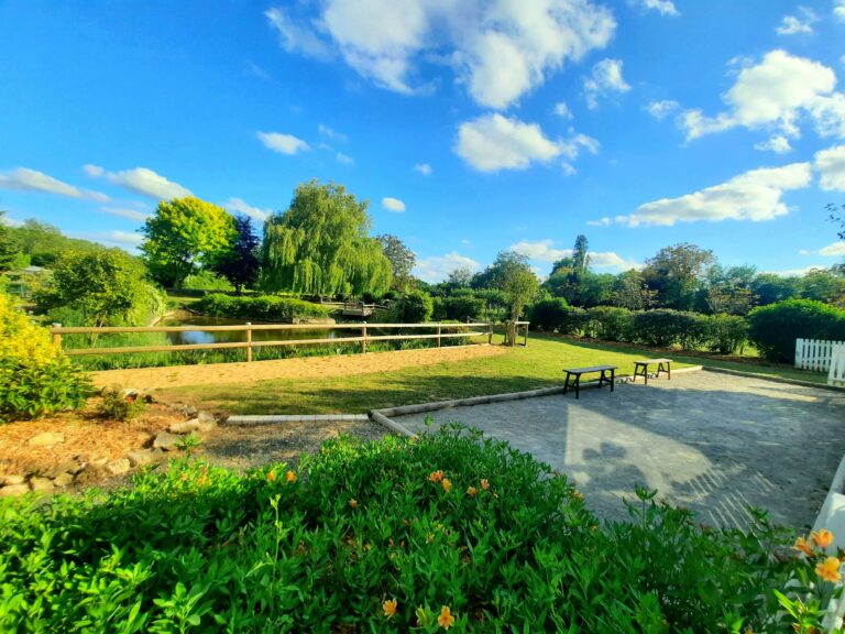 jardin,Ô Gîte beu, Maison de charme avec pisicine chauffée, dans le maine et loire en France