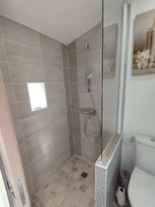 salle de bain petit gîte bleu